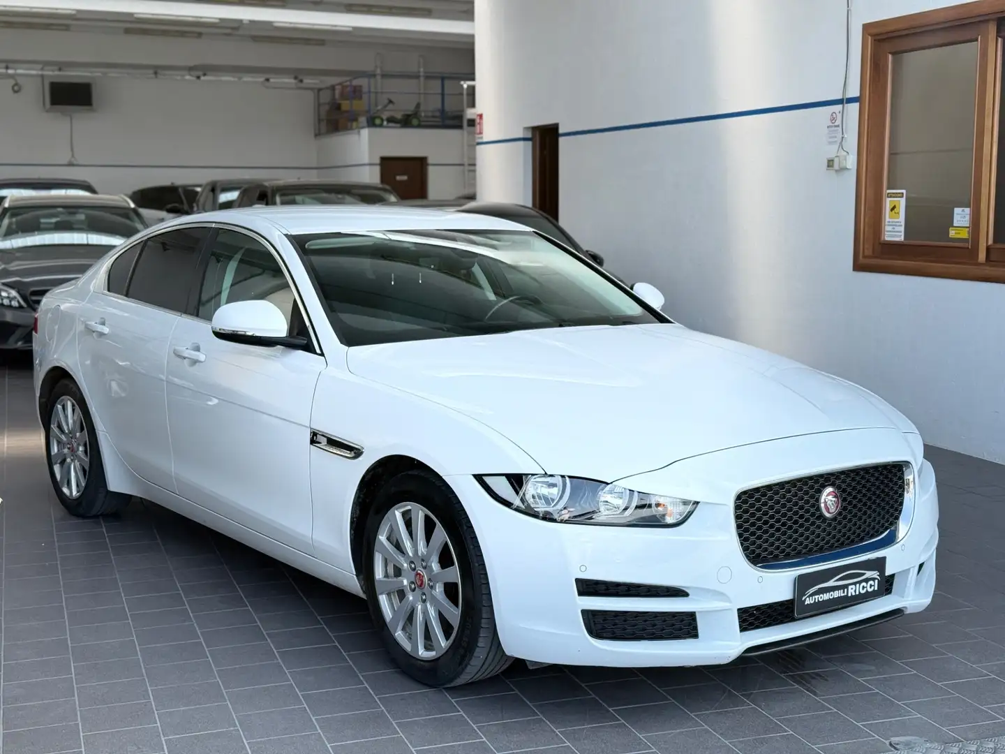 Jaguar XE 2.0 D 180 CV aut. Prestige Bianco - 1
