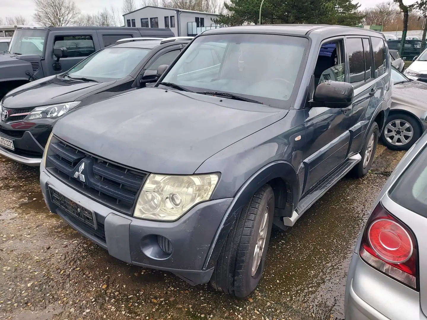 Mitsubishi Pajero 3.2 DI-D, 7-Sitzer Šedá - 2