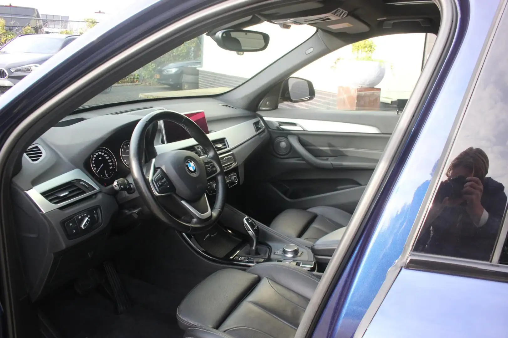 BMW X1 SDrive20i Orange Edition II | Panoramadak | Blauw - 2