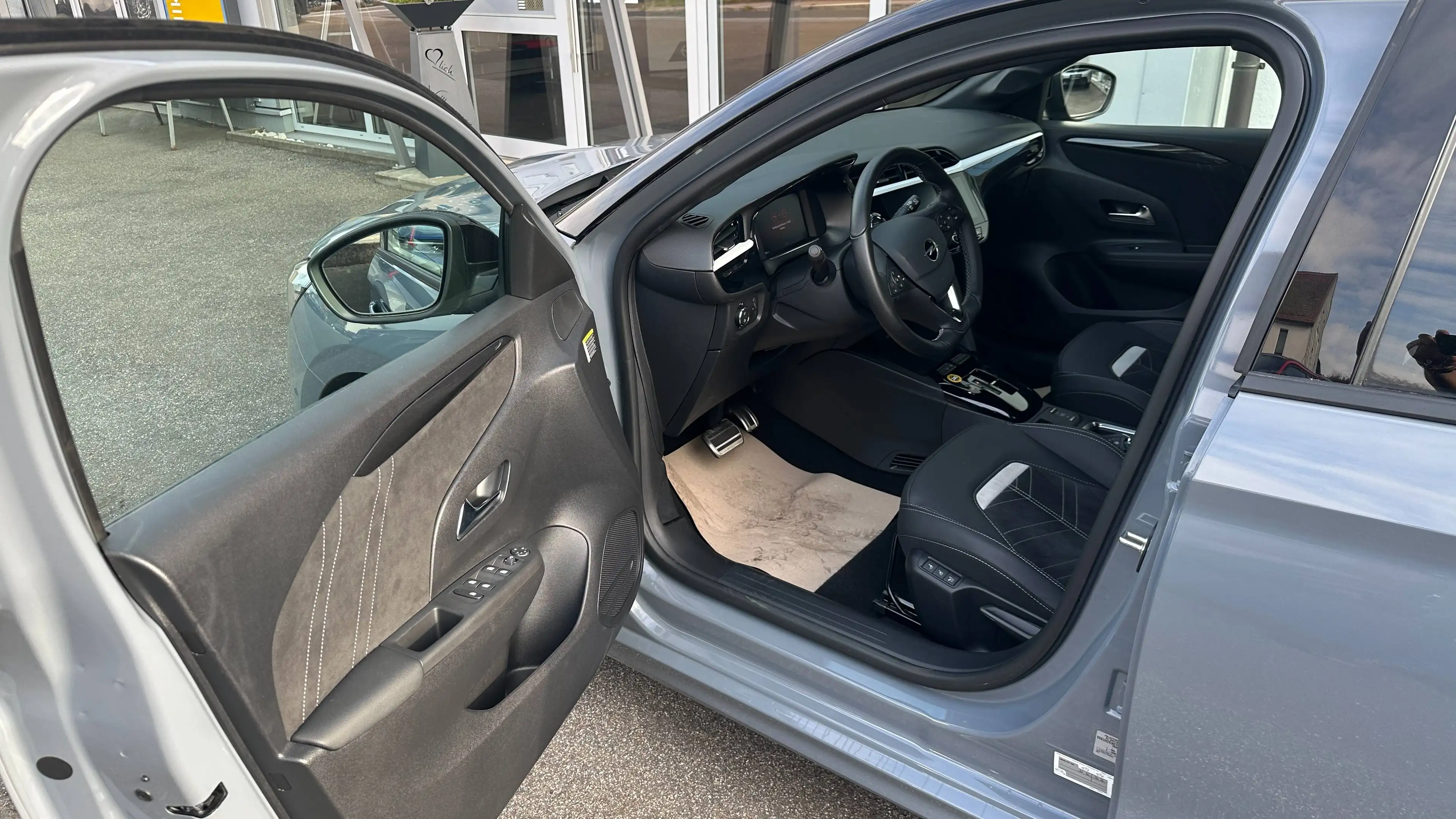 Opel Corsa-e Corsa-e GS Rückfahrkamera Klimaautomatik adaptives Matrixlicht  ACC-Tempomat 11kwLader  Navi Panoramadach — photo 15