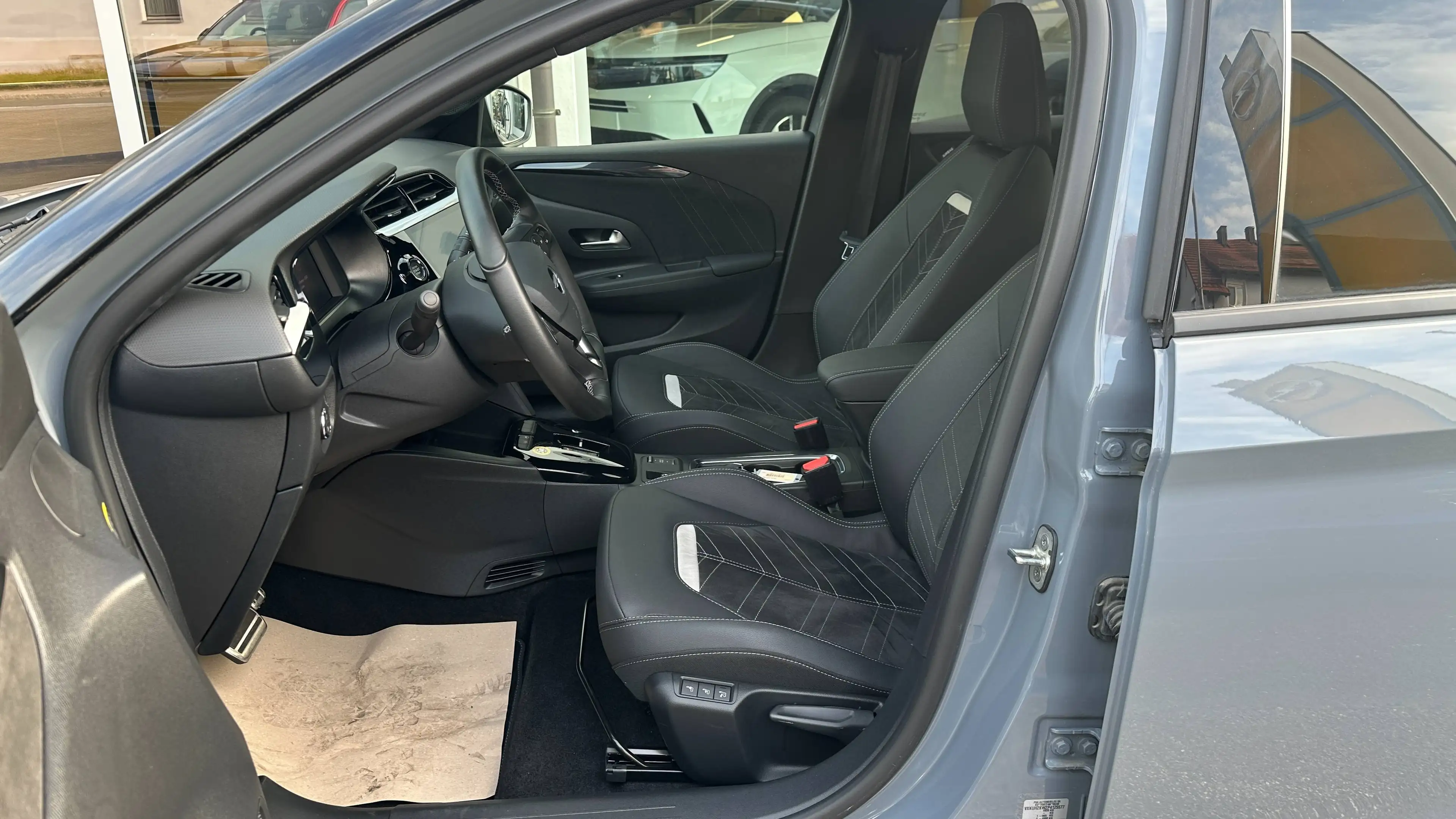 Opel Corsa-e Corsa-e GS Rückfahrkamera Klimaautomatik adaptives Matrixlicht  ACC-Tempomat 11kwLader  Navi Panoramadach — photo 14