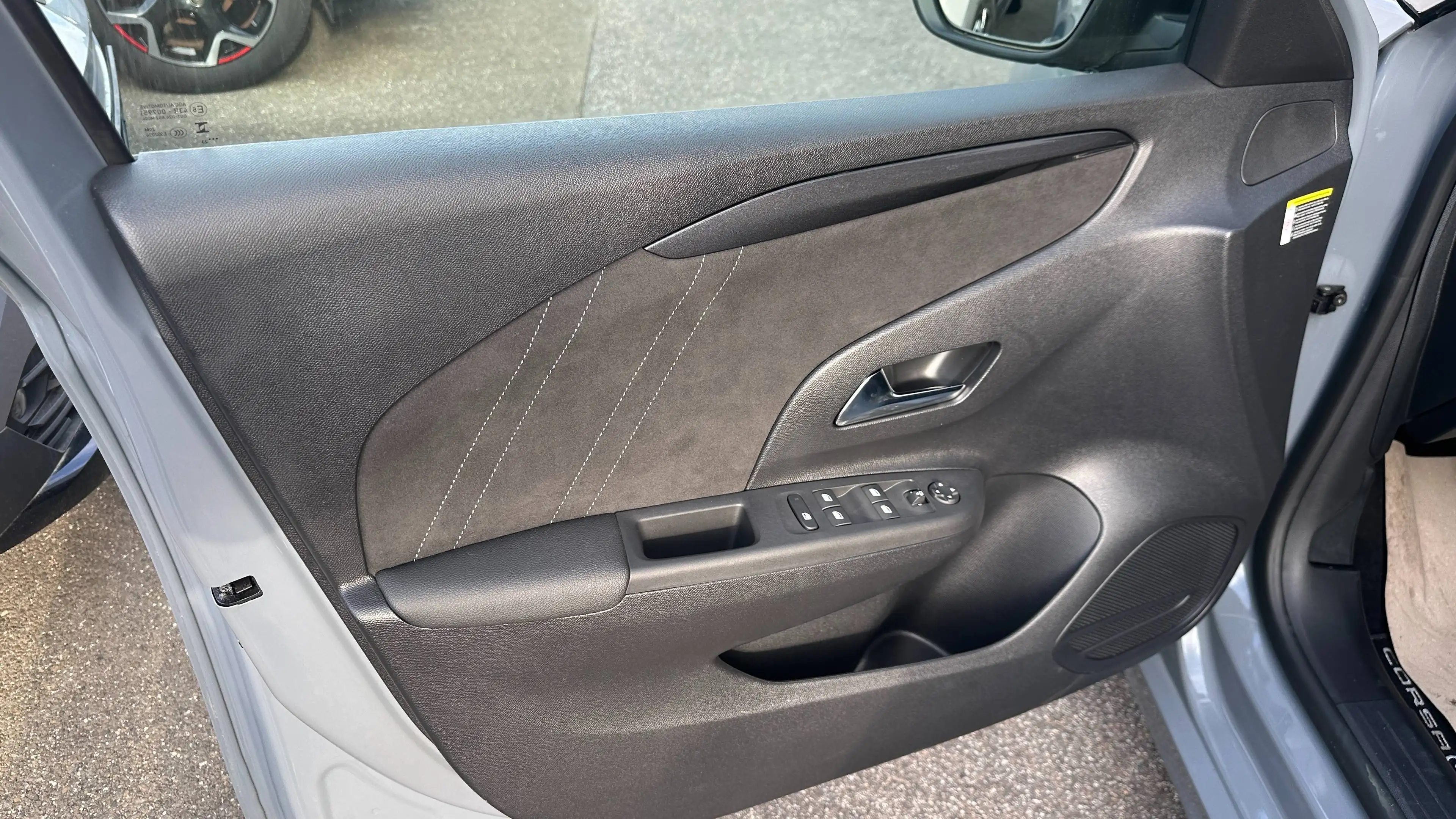 Opel Corsa-e Corsa-e GS Rückfahrkamera Klimaautomatik adaptives Matrixlicht  ACC-Tempomat 11kwLader  Navi Panoramadach — photo 13