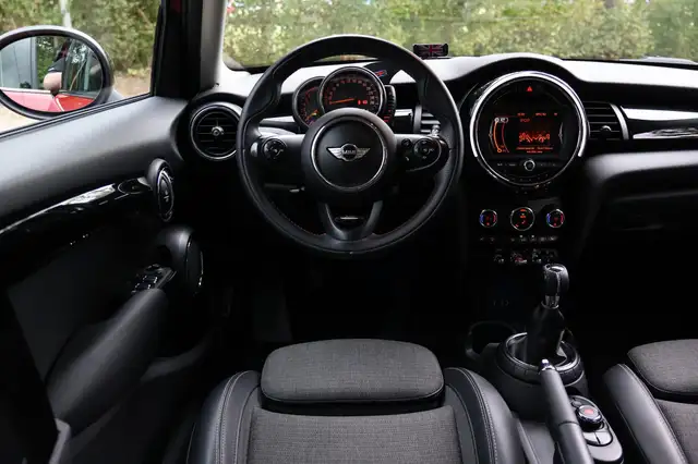 Mini Hatch view 14