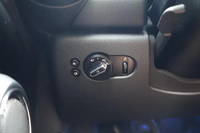Mini Hatch view 20