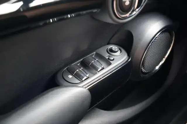 Mini Hatch view 21