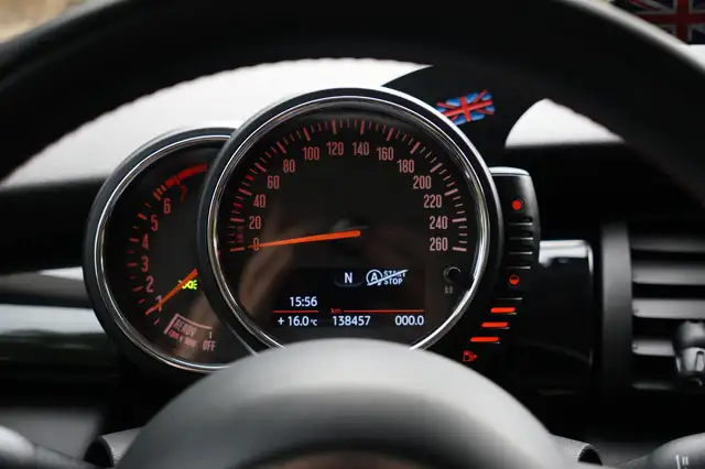 Mini Hatch view 15