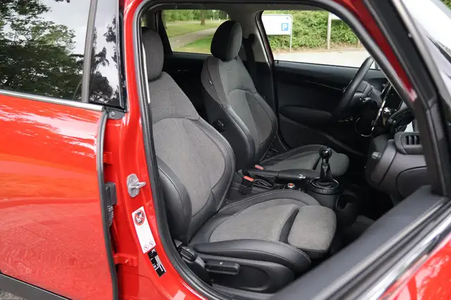 Mini Hatch view 10