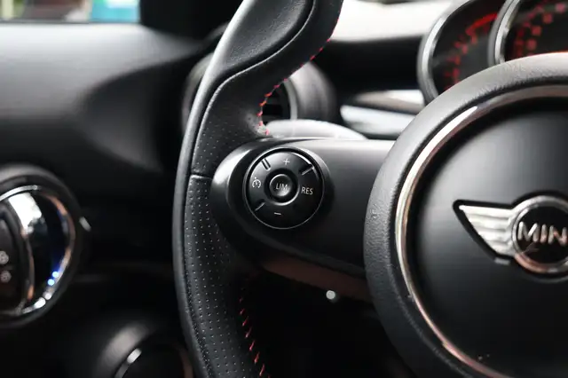 Mini Hatch view 17