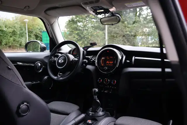 Mini Hatch view 11