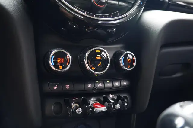 Mini Hatch view 24