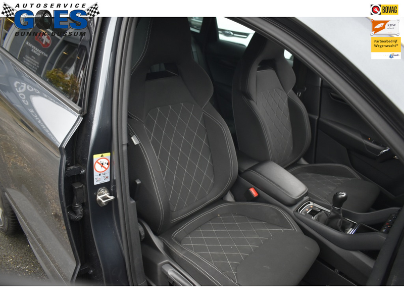 Skoda Karoq 1.5 TSI Sportline Busines | trekhaak | camera |stu — photo 10