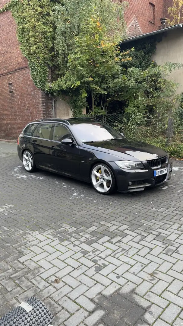 BMW 335 e91 | M-Paket | Shadowline | Scheckheftgepflegt Schwarz - 1