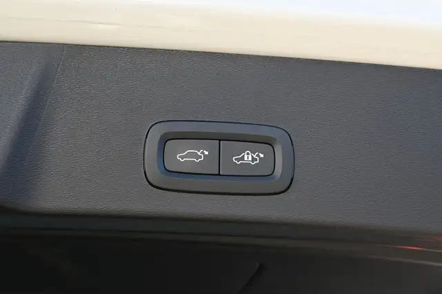 Volvo XC40 view 12