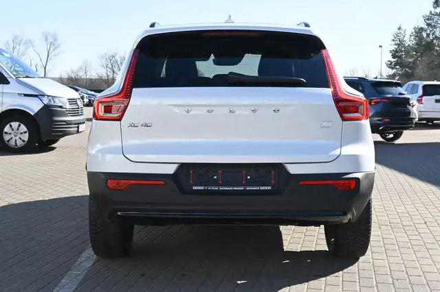 Volvo XC40 view 6