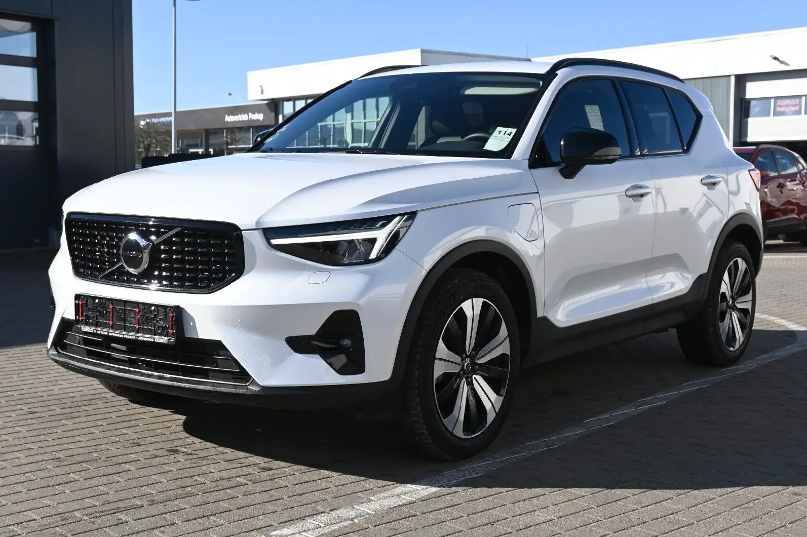 Volvo XC40 T5 Plus Dark RC Plug-In Hyb. 2WD Weiß - 1