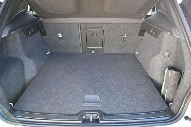 Volvo XC40 view 11