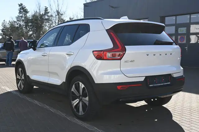 Volvo XC40 view 4