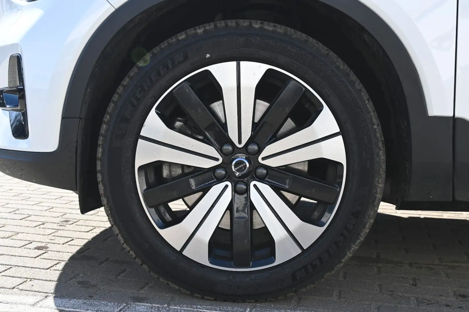 Volvo XC40 T5 Plus Dark RC Plug-In Hyb. 2WD Weiß - 2