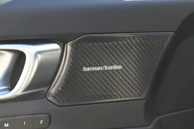 Volvo XC40 view 14