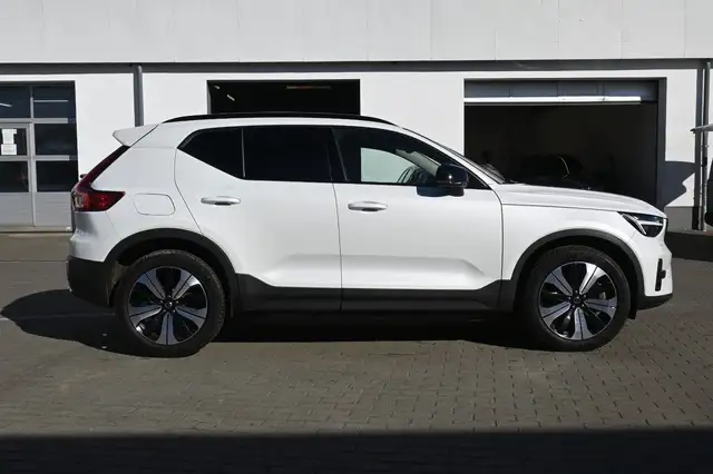 Volvo XC40 view 8