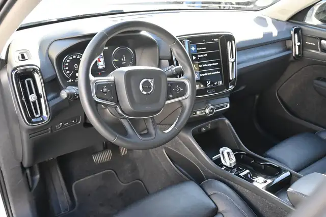 Volvo XC40 view 15