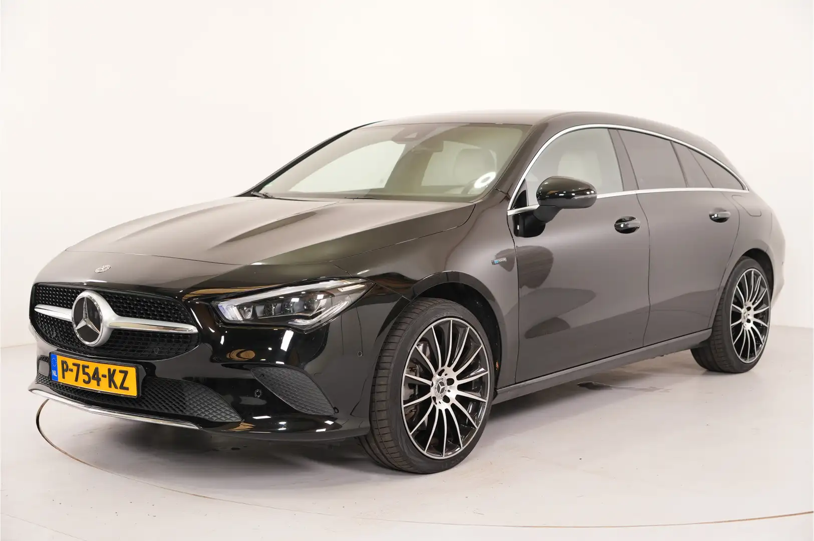 Mercedes-Benz CLA 250 Shooting Brake e PHEV 218 pk AMG Line | Trekhaak | Negro - 2