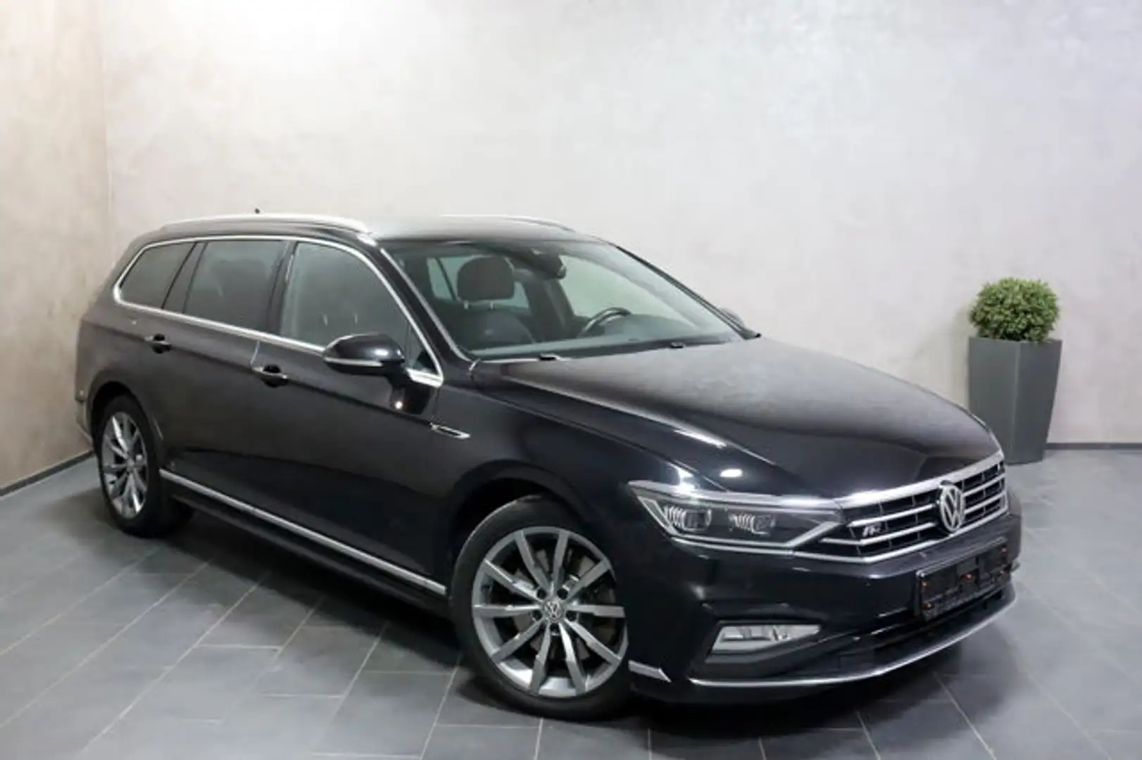 Volkswagen Passat Variant 4M R-Line AHK CAM LEDER DCC ACC Noir - 2