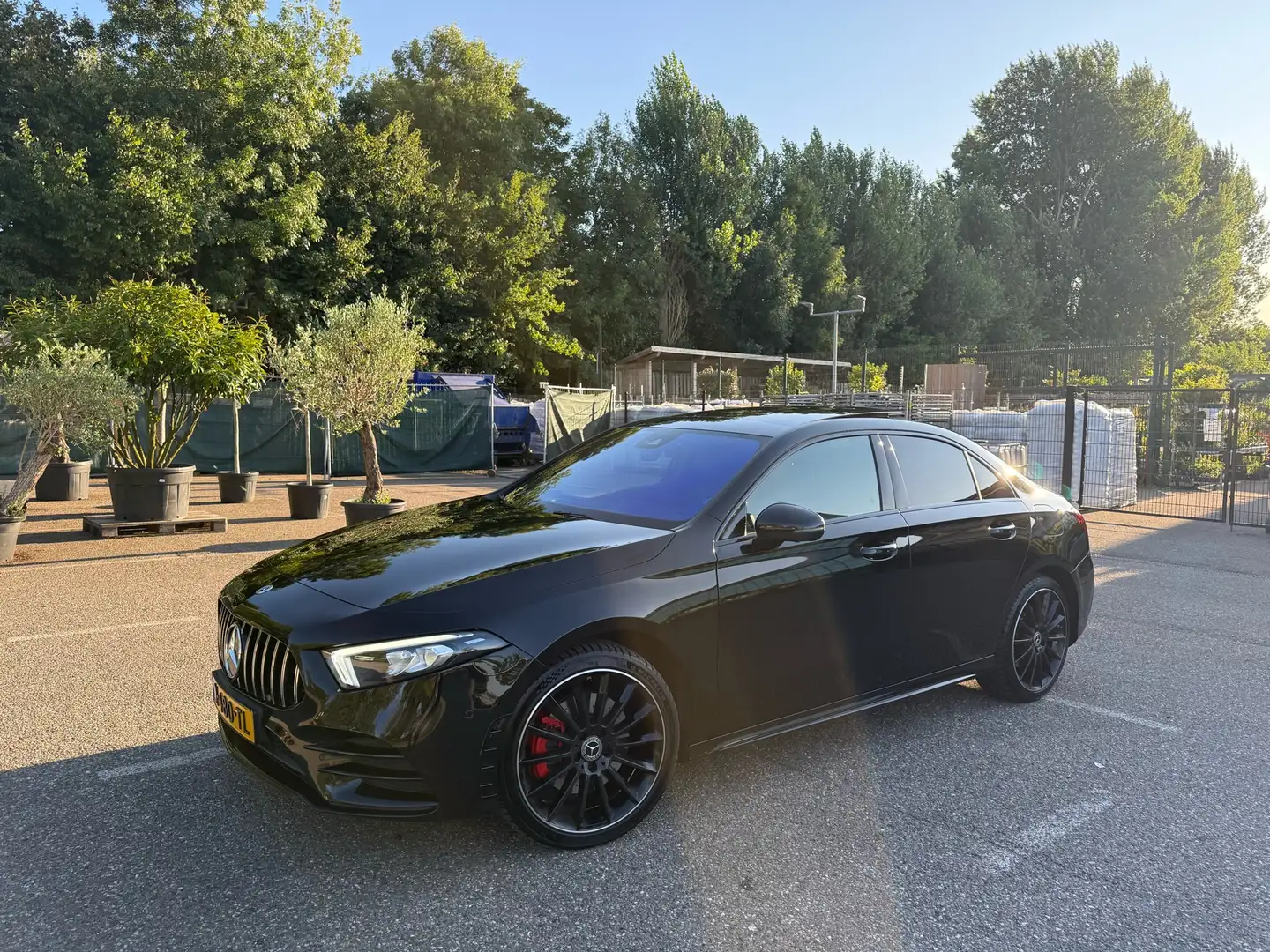 Mercedes-Benz A 250 e AMG Line I Pano I Dashcam I 360 Camera I Memory Zwart - 2