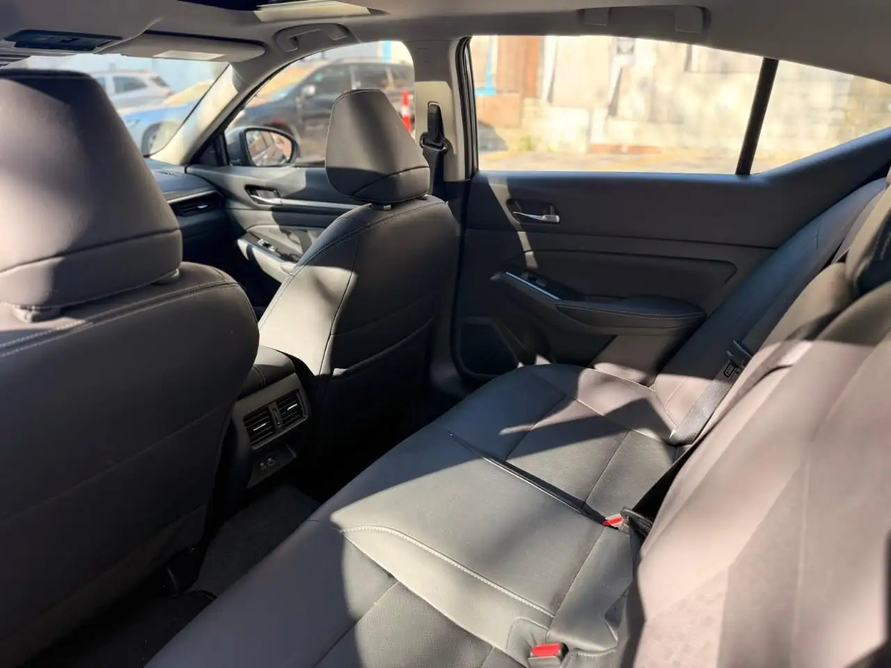 Nissan Altima снимка Nissan Altima
