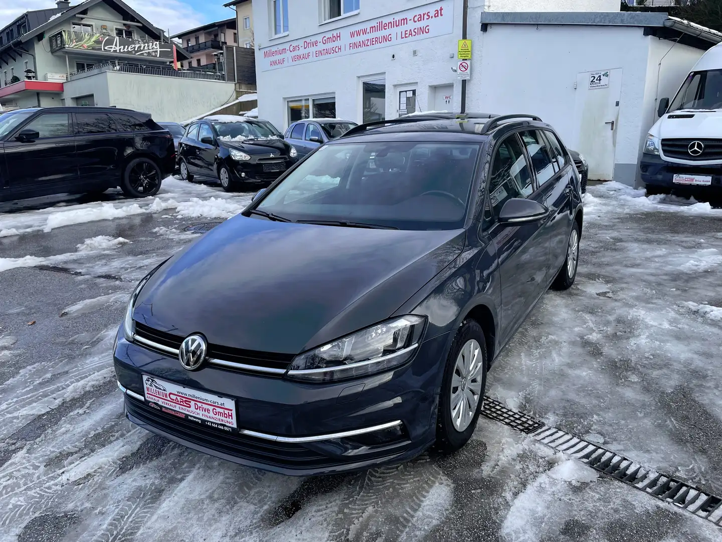 Volkswagen Golf Variant Comfortline 1,6 bei Finanzierung Zinssatz fix 6,2% Grau - 2