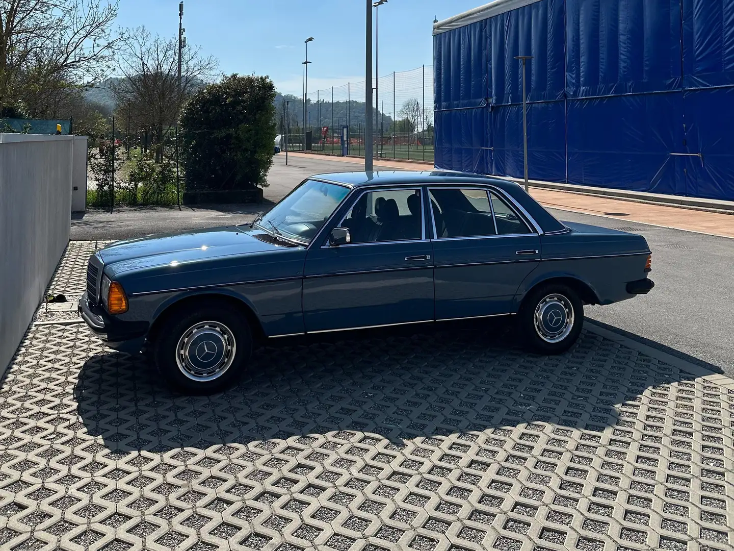 Mercedes-Benz 200 Blue - 1