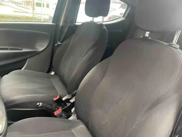 Lancia Ypsilon view 9