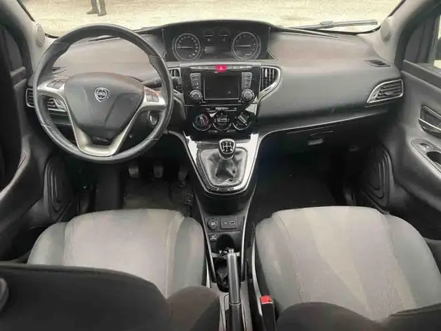 Lancia Ypsilon view 7