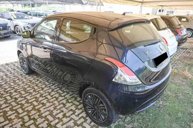 Lancia Ypsilon view 4