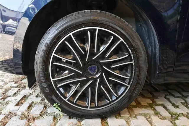 Lancia Ypsilon view 6