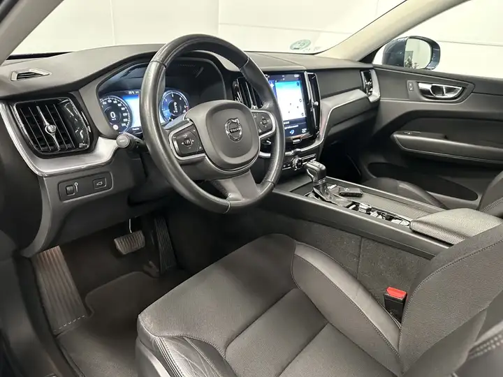 Volvo XC60 D4 Momentum 6V 2019, foto 5