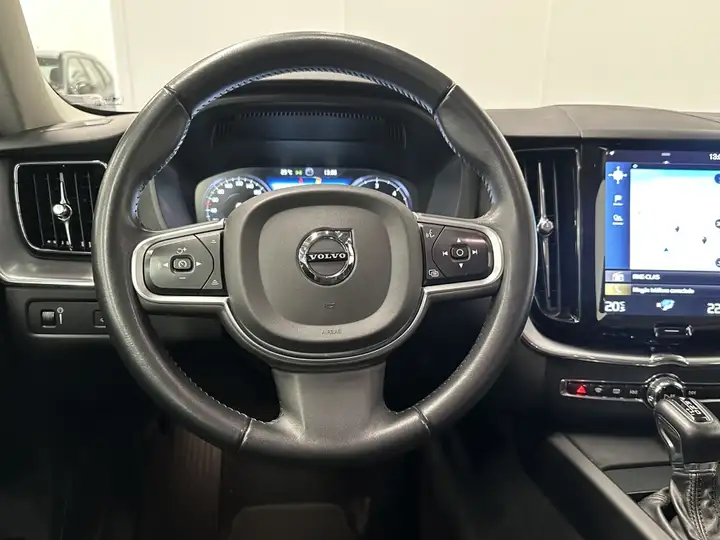 Volvo XC60 D4 Momentum 6V 2019, foto 8