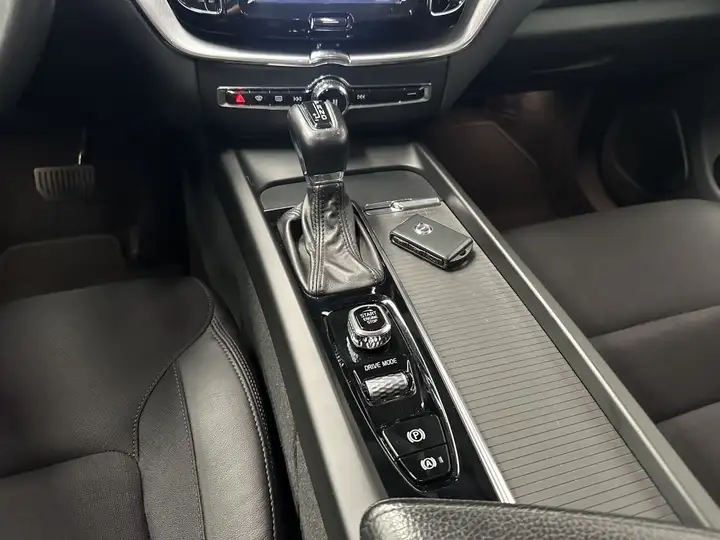 Volvo XC60 D4 Momentum 6V 2019, foto 11