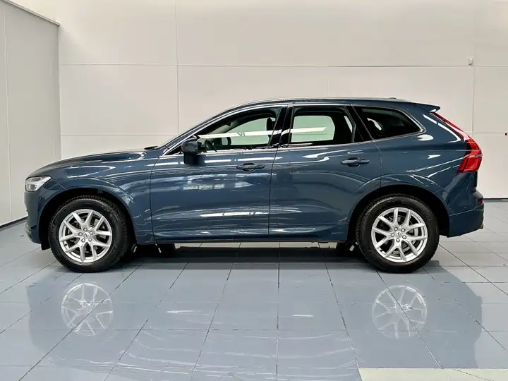 Volvo XC60 D4 Momentum 6V 2019, foto 2