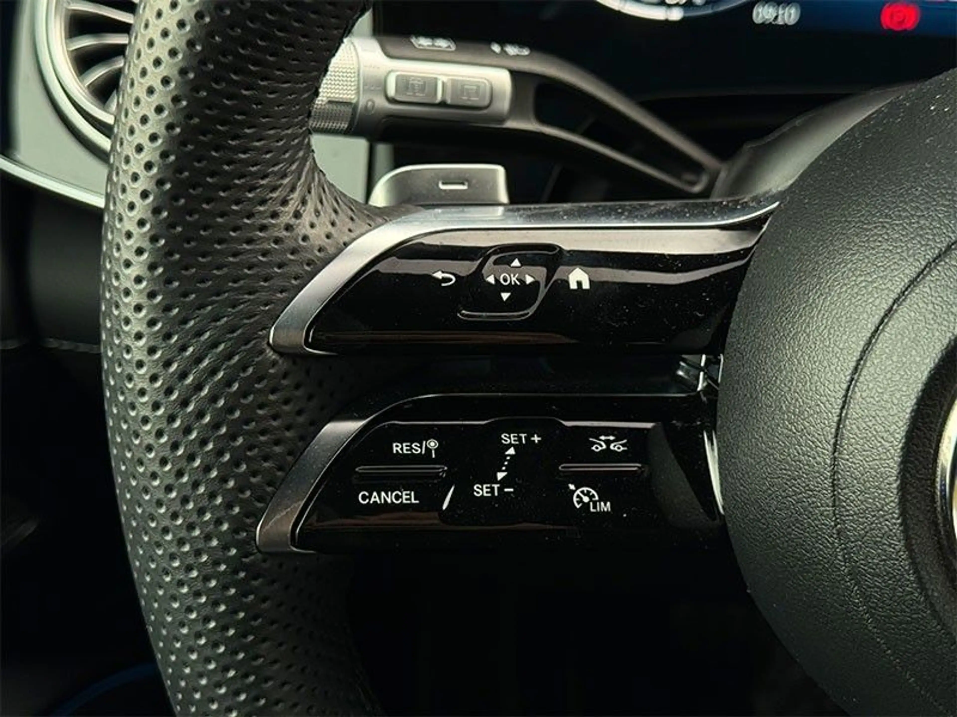Mercedes-Benz EQS SUV EQS 450 4Matic — photo 15