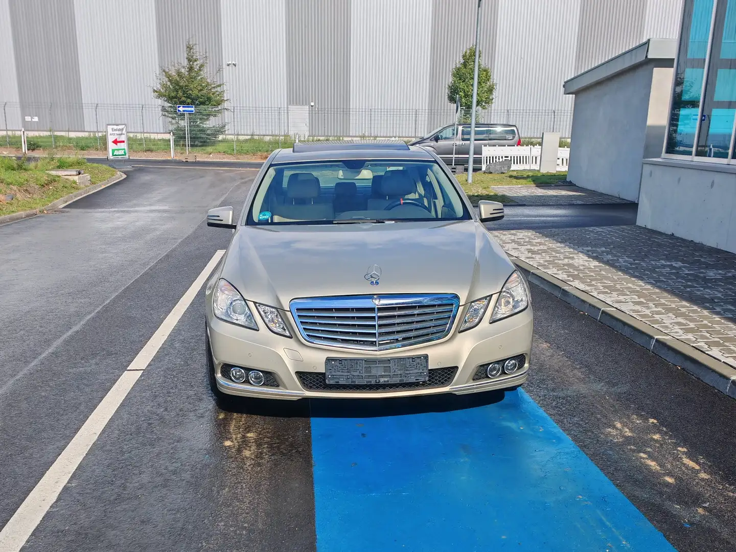 Mercedes-Benz E 220 E 220 CDI DPF BlueEFFICIENCY Automatik Elegance Gold - 2