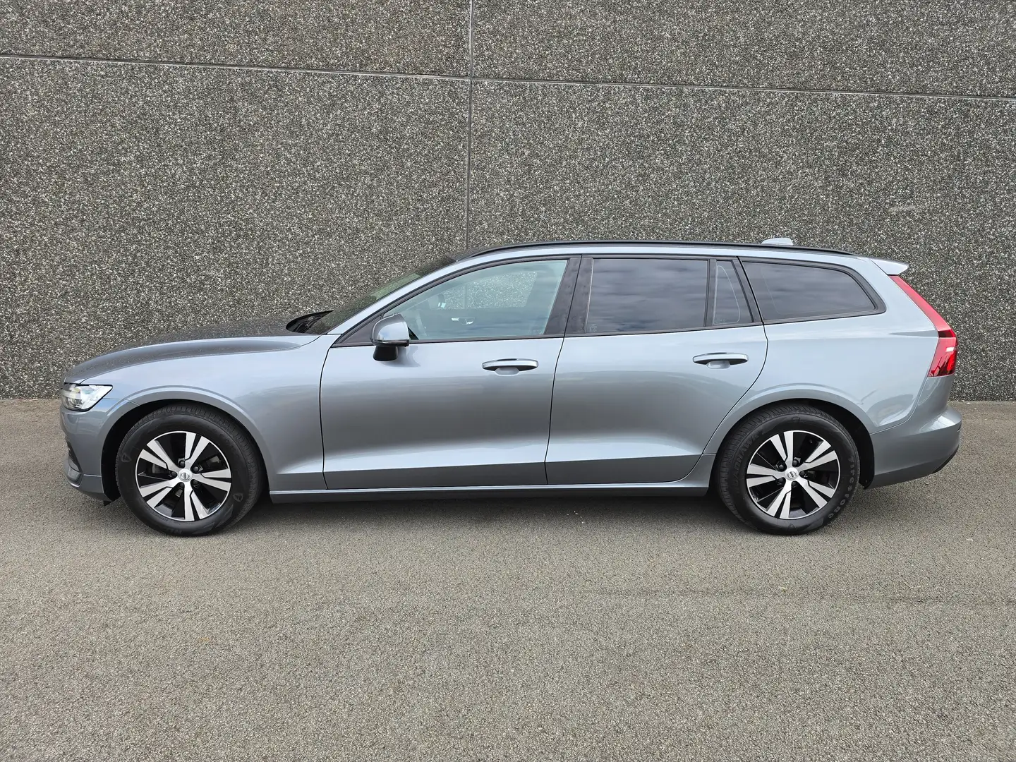 Volvo V60 V60 D3 Momentum Core  AIRCO/GPS/PDC V+A/CARPLAY.. Grigio - 2