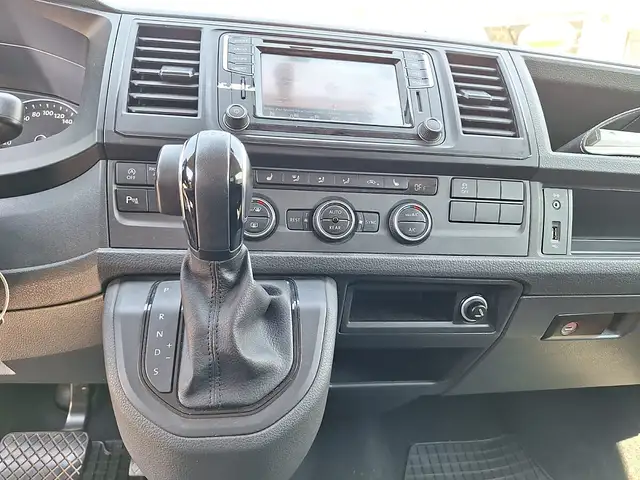 Volkswagen T6 view 18