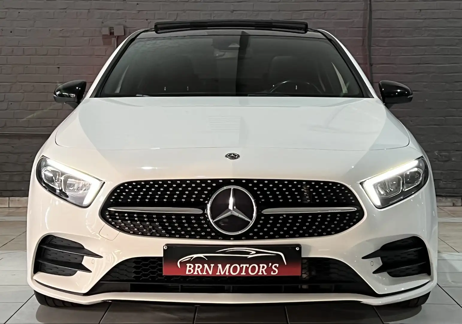 Mercedes-Benz A 200 Pack AMG//1ere Pro//Carnet//Navi//Toit Pano// Weiß - 2