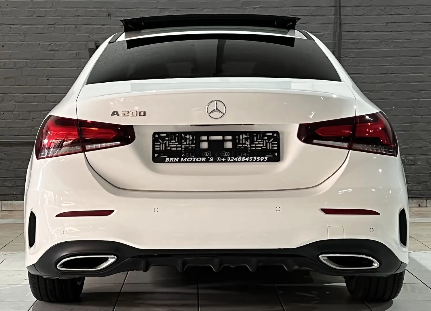 Mercedes-Benz A 200 Pack AMG//1ere Pro//Carnet//Navi//Toit Pano// Weiß - 1