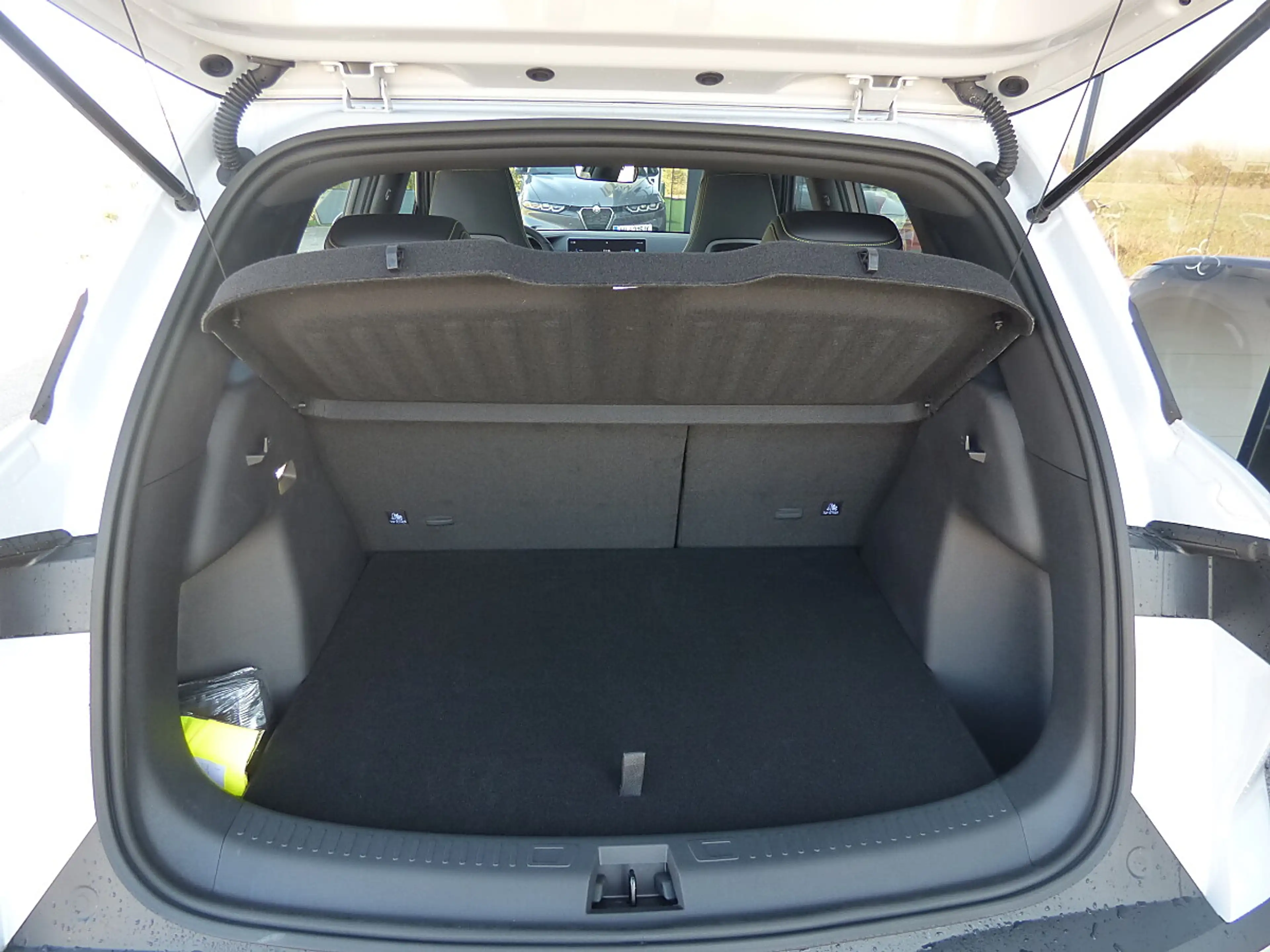 BYD Atto 2 Atto2 DM-i PHEV 18kWh Boost Österreich Paket — photo 8
