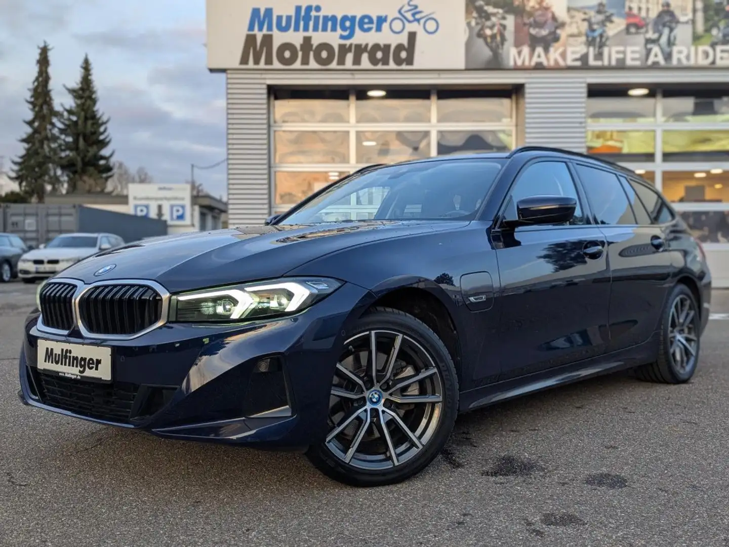 BMW 320 e T.xDr.FACELIFT LiveCurved Sports.Kamera AHK Blau - 2
