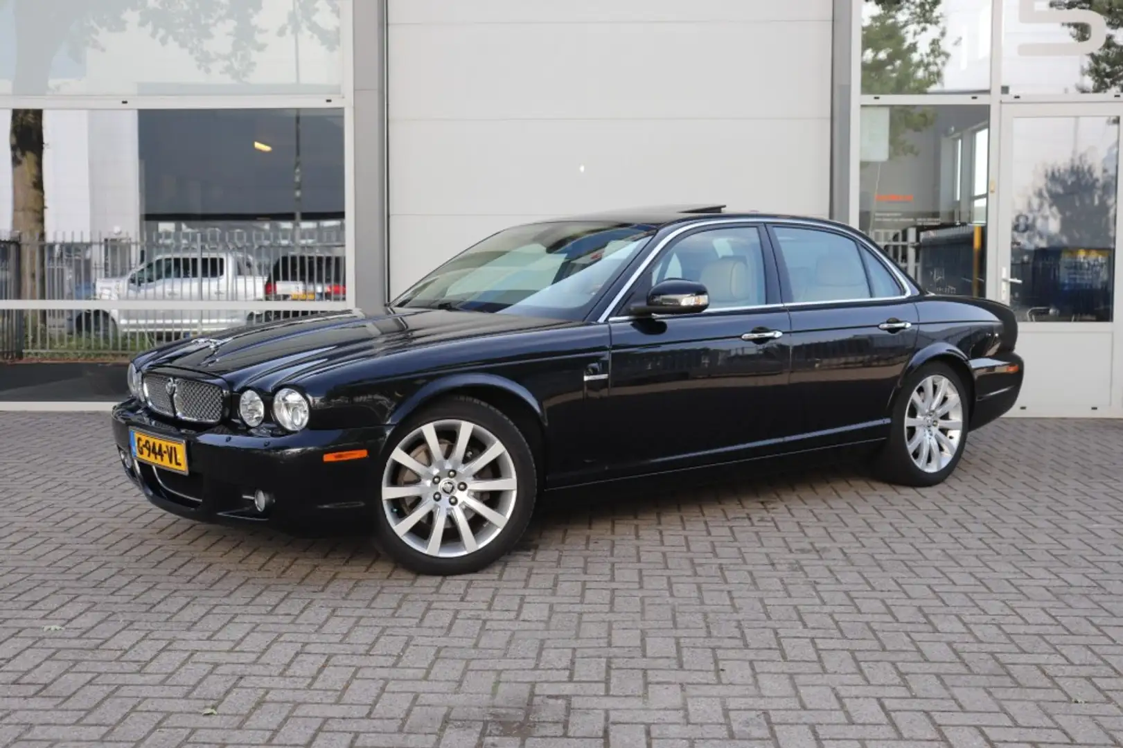 Jaguar XJ 2.7D V6 AUT Executive Zwart - 1