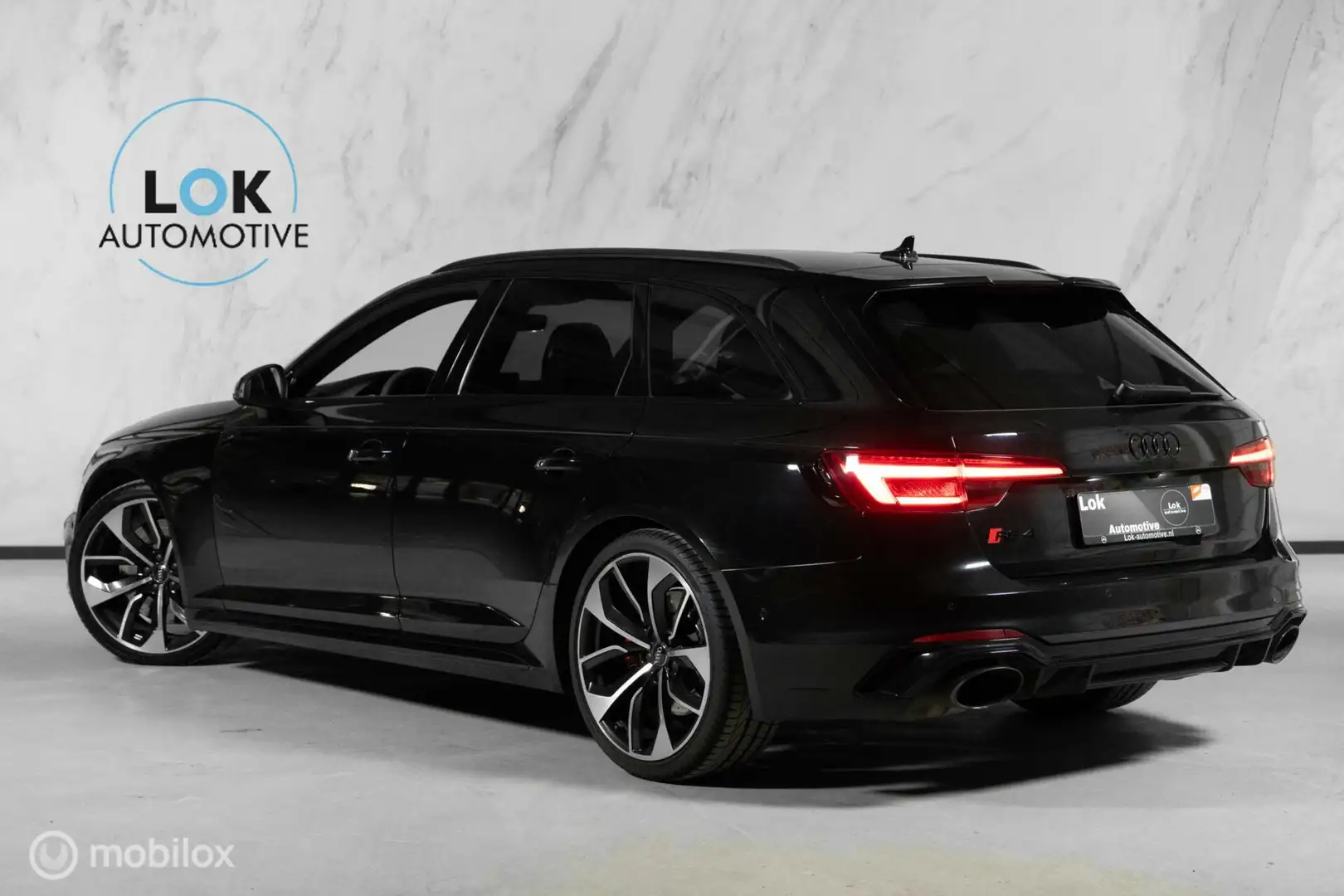 Audi RS4 Avant 2.9 TFSI RS 4 quattro Pro Line Plus Zwart - 2