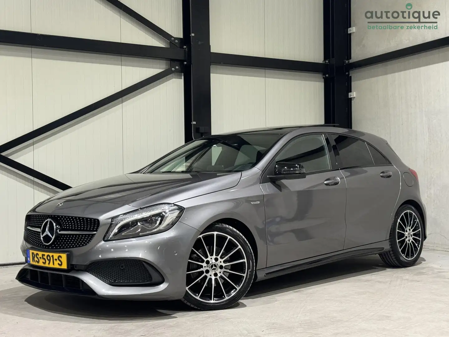 Mercedes-Benz A 160 AMG White Art Edition Aut. | panorama | Nightpakke Gris - 1